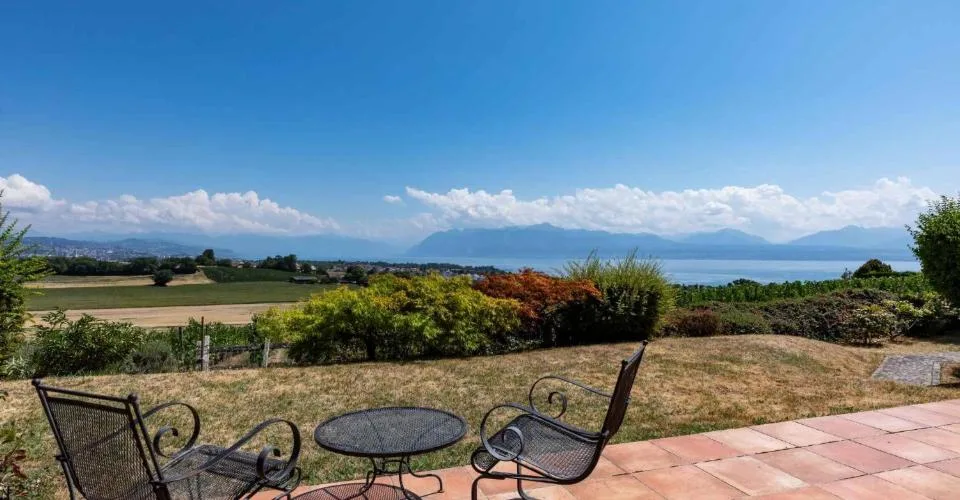 Un panorama à perte de vue sur le Léman et les Alpes