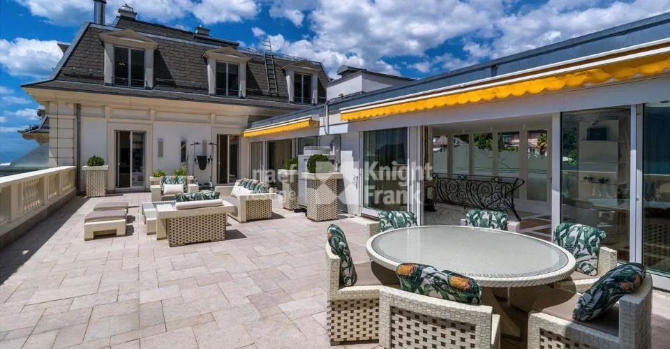 Unique ! Appartement en attique de 8.5 pièces avec une vue exceptionnelle à vendre au coeur de Montreux