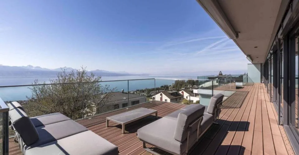 Face au Léman, attique d'exception en duplex