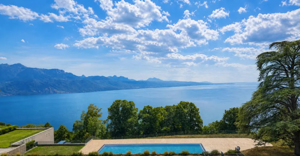 Bel appartement récent de 3.5 pièces avec grand balcon et vue sur le Lac