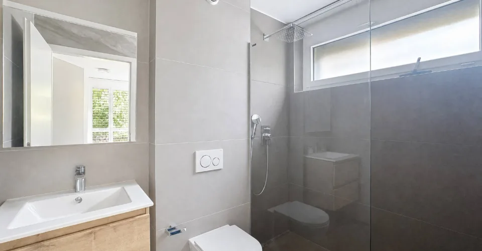 Bel appartement récent de 3.5 pièces avec grand balcon et vue sur le Lac