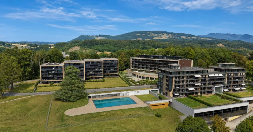 Bel appartement récent de 3.5 pièces avec grand balcon et vue sur le Lac