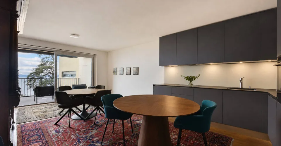 Bel appartement récent de 3.5 pièces avec grand balcon et vue sur le Lac