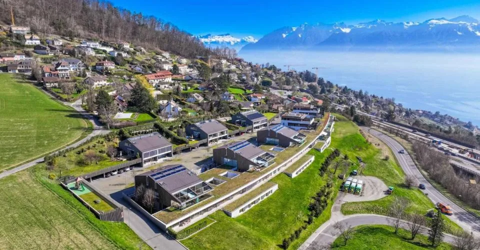 Townhouse moderne avec patio & terrasse – Vue panoramique sur le lac