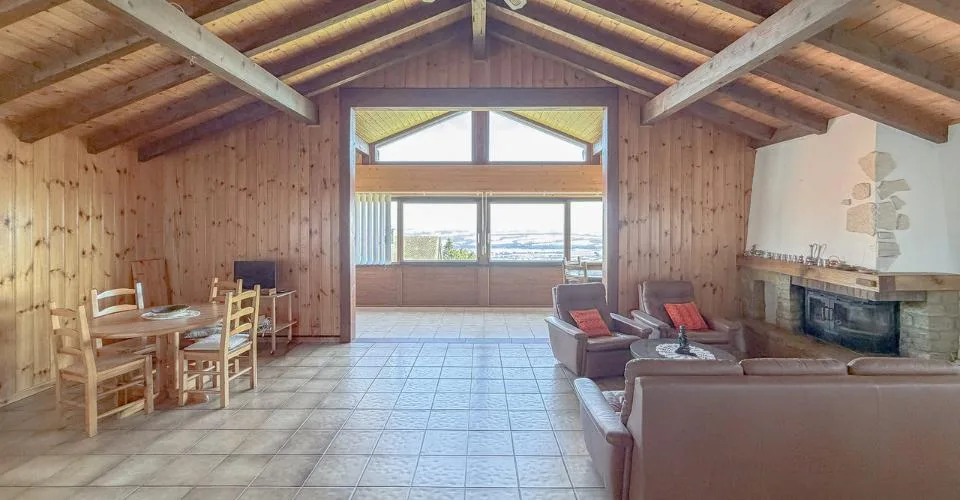 Maison de 2 logements avec droit d'habitation et 3 garages