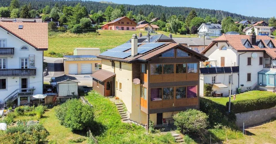 Maison de 2 logements avec droit d'habitation et 3 garages