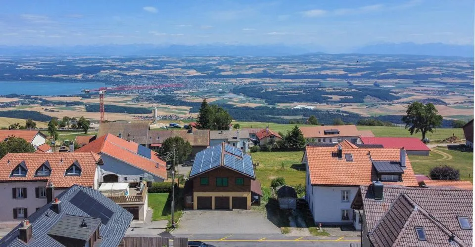Maison de 2 logements avec droit d'habitation et 3 garages