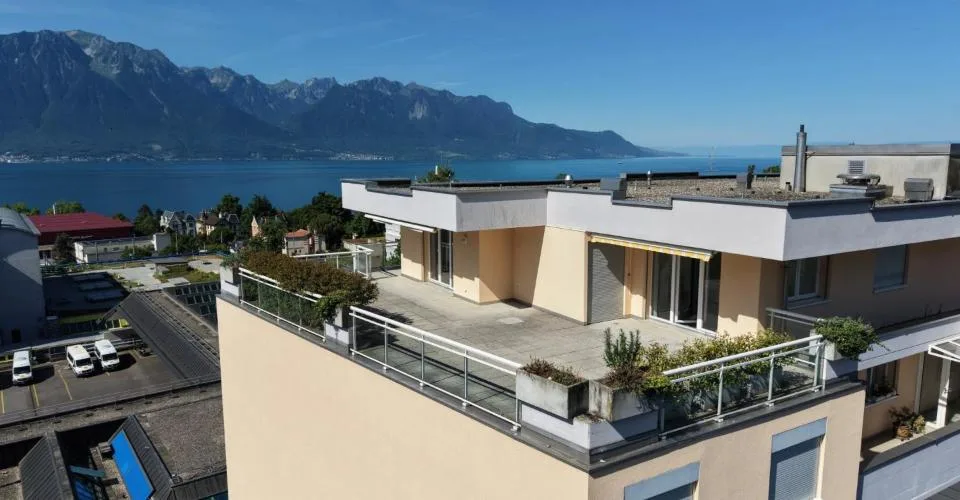 Superbe attique de 4 pièces avec grande terrasse et vue panoramique