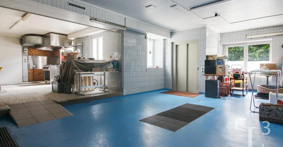 Immeuble mixte avec local commercial et appartements