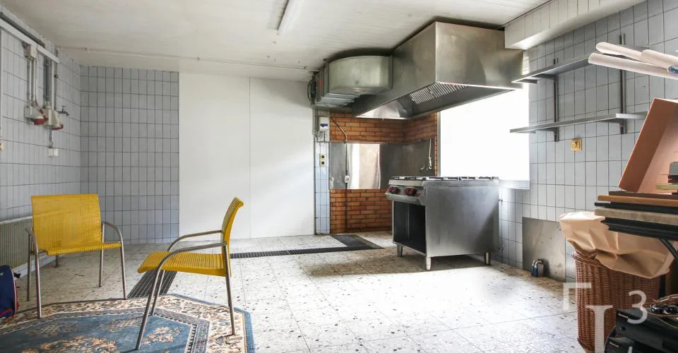 Immeuble mixte avec local commercial et appartements