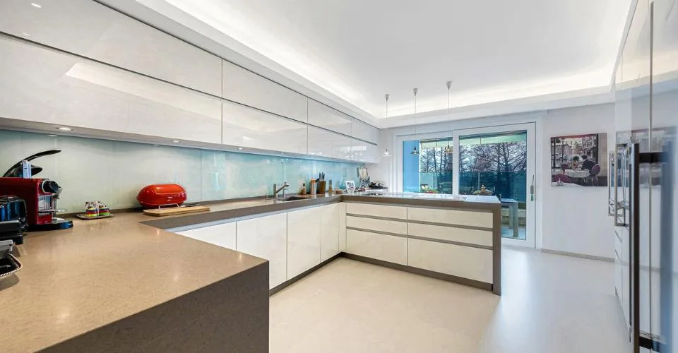 Appartement d'exception dans un cadre verdoyant en bordure du Golf de Lausanne