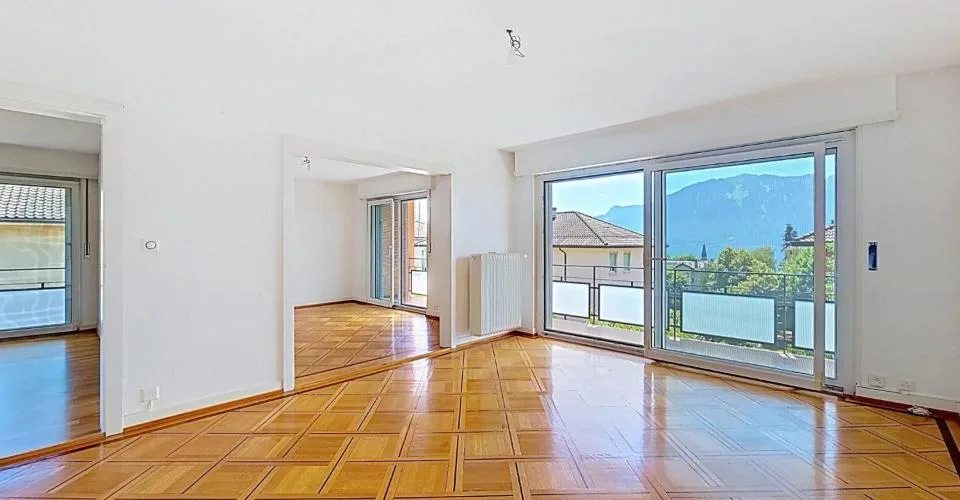 Wunderschöne 5-Zimmer-Wohnung im obersten Stock eines kleinen Eigentums