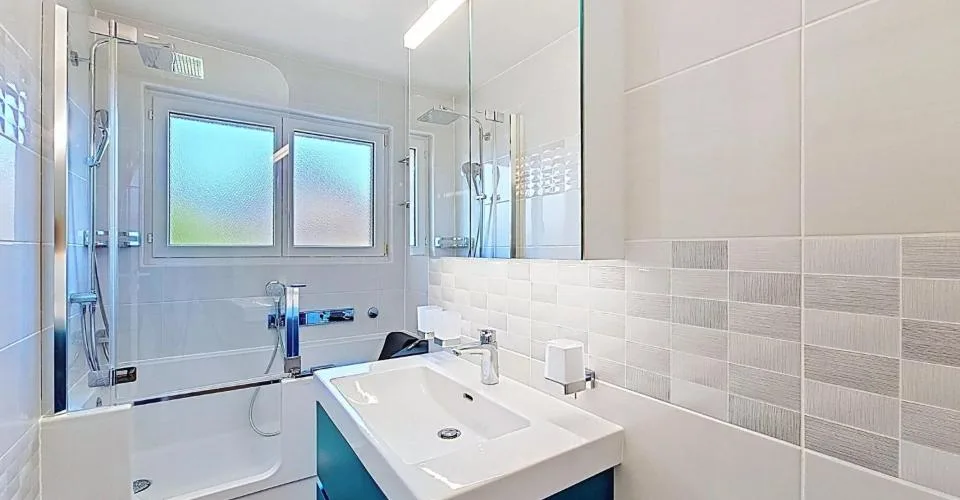 Wunderschöne 5-Zimmer-Wohnung im obersten Stock eines kleinen Eigentums
