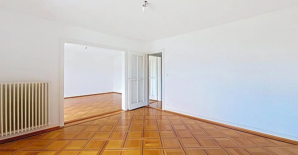 Wunderschöne 5-Zimmer-Wohnung im obersten Stock eines kleinen Eigentums