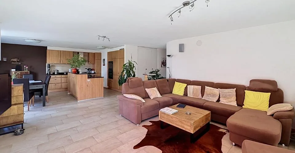 Appartement 5.5 pièces en PPE, 1er étage avec balcon