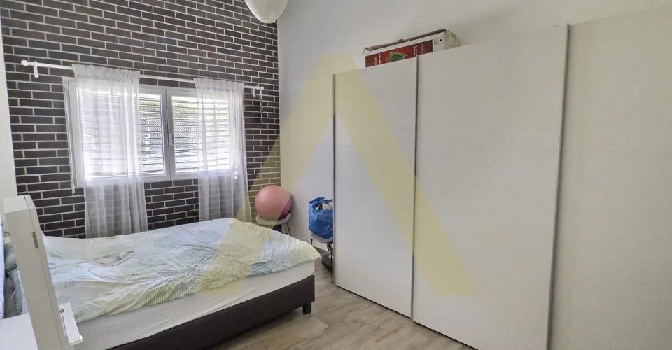 Une propriété, trois logements, de multiples possibilités – Foto 11 von 13
