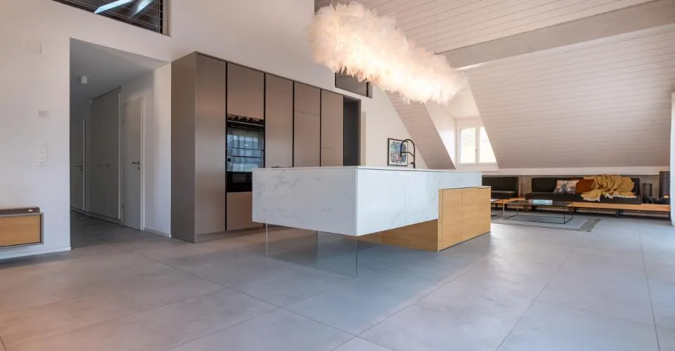 Attique d exception 5.5 pièces de 172 m2 + 50 m2 habitables en comble – Foto 2 von 13