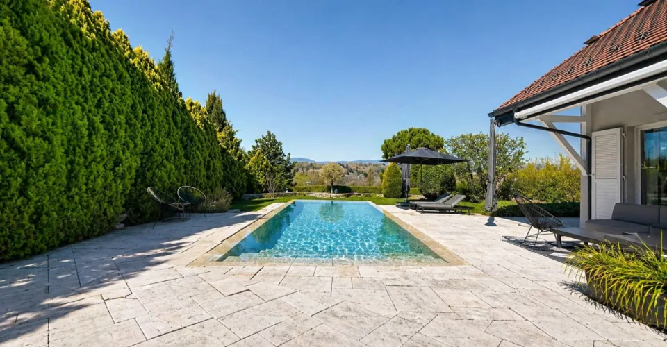 Villa d'exception avec piscine à débordement