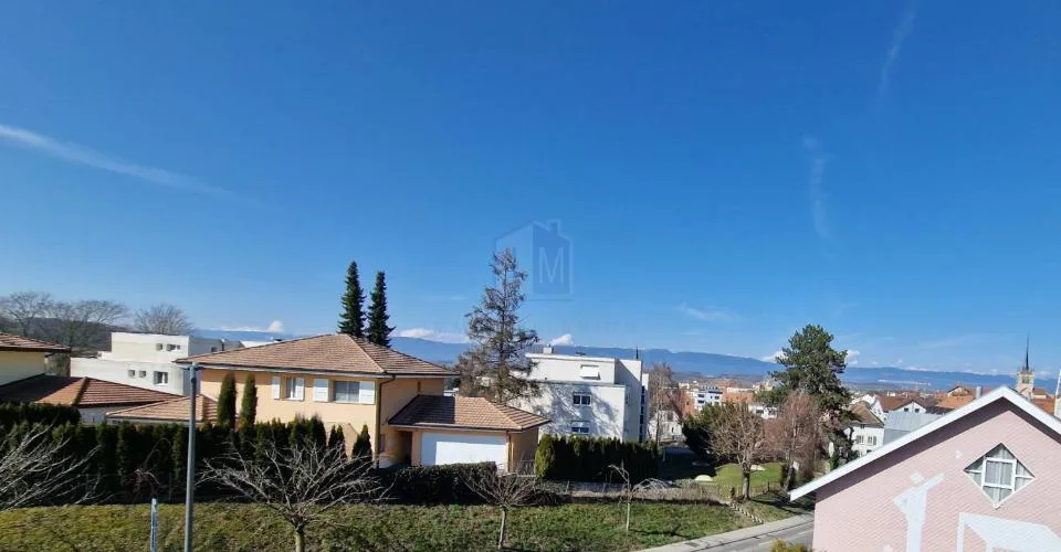 An apartment offering a good return, pleasant and ideally located.