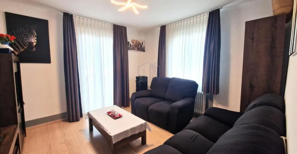 An apartment offering a good return, pleasant and ideally located.