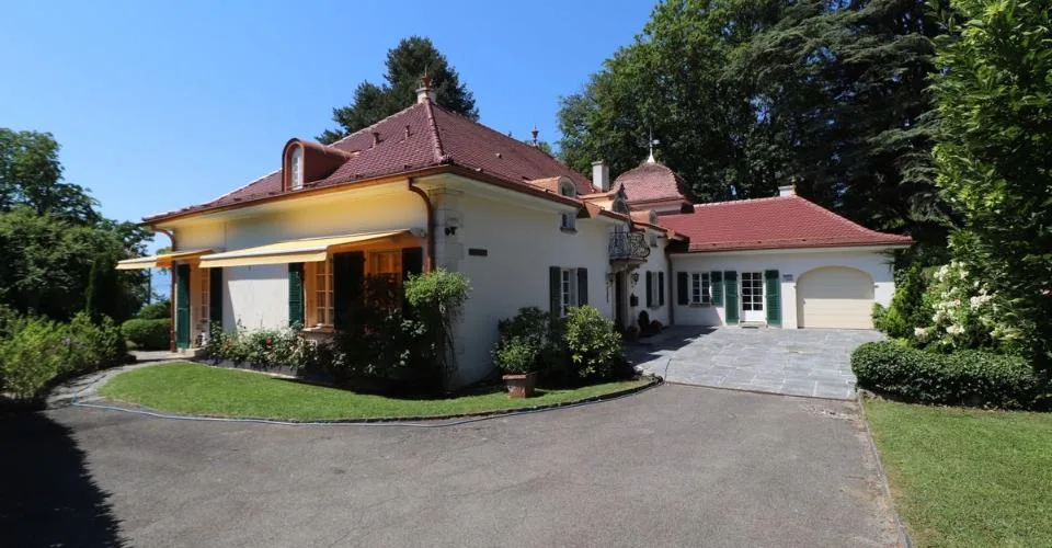 MAGNIFIQUE MAISON INDIVIDUELLE AVEC UN GRAND TERRAIN ET UNE BELLE VUE AU SUD DE LAUSANNE – Foto 11 von 13