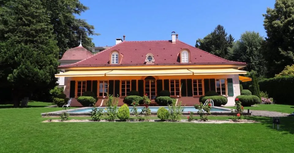 MAGNIFIQUE MAISON INDIVIDUELLE AVEC UN GRAND TERRAIN ET UNE BELLE VUE AU SUD DE LAUSANNE – Foto 2 von 13