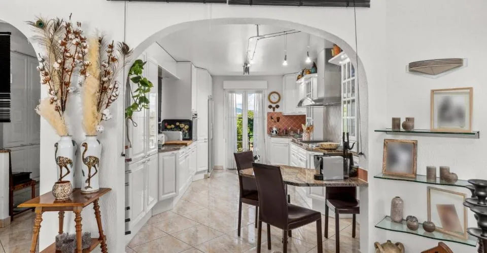 Villa contigüe à Vich, votre havre de paix