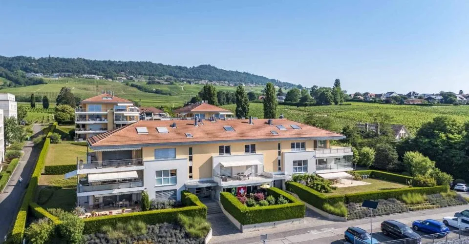 Duplex de standing de 7.5 pièces offrant une vue sur le Léman et les Alpes