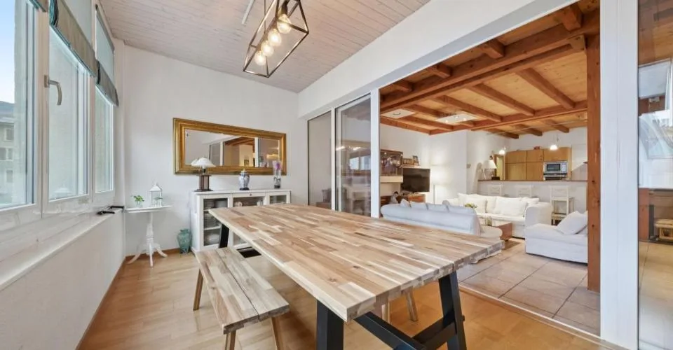 Spacieux appartement 4.5 pièces avec loggia à Champagne – Foto 3 von 13
