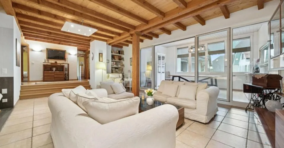 Spacieux appartement 4.5 pièces avec loggia à Champagne – Foto 2 von 13