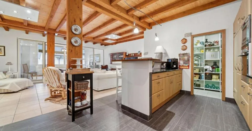 Spacieux appartement 4.5 pièces avec loggia à Champagne – Foto 4 von 13