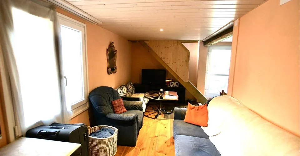 Immeuble de rendement, rénové en 2016 de 6 appartements + 1 commerce à Mézières VD