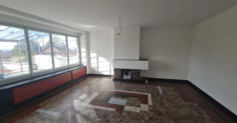 Villa de 2 logements entiérement rénovée, revenu locatif pour logement du rez