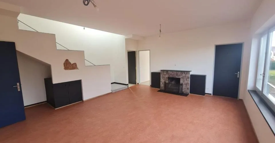 Villa de 2 logements entiérement rénovée, revenu locatif pour logement du rez