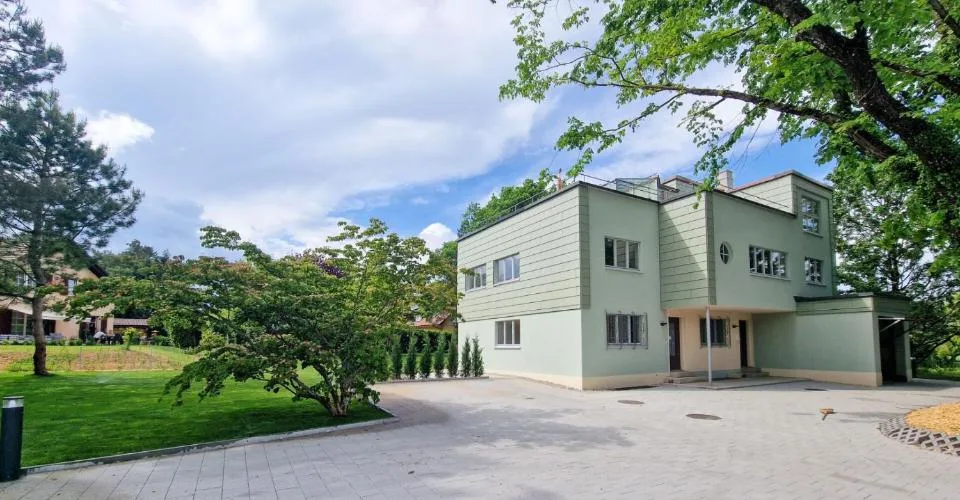 Villa de 2 logements entiérement rénovée, revenu locatif pour logement du rez