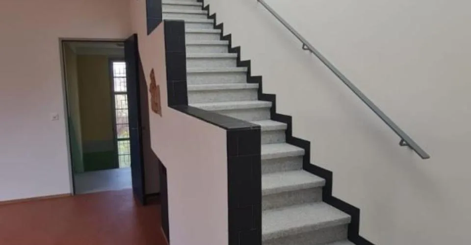Villa de 2 logements entiérement rénovée, revenu locatif pour logement du rez