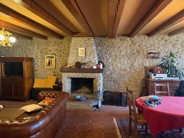 Maison de village à FORT potentiel de valorisation