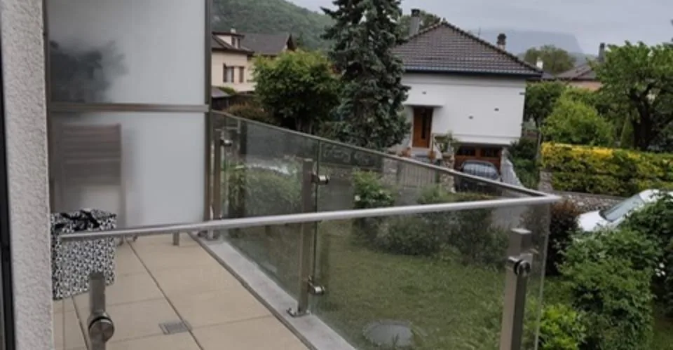 Charmant appartement de 2 pièces au 1er étage avec place de parc intérieure