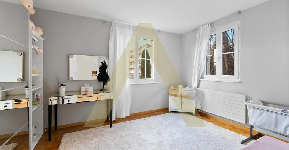 Une villa aux volumes exceptionnels, à deux pas de la plage – Foto 8 von 13