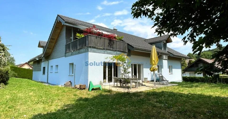 Charmant immeuble de 3 appartements avec superbe jardin