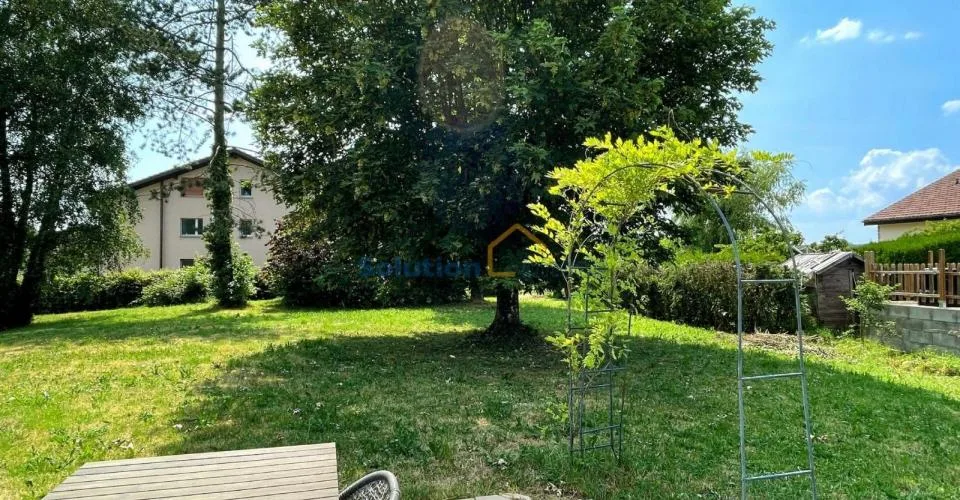 Charmant immeuble de 3 appartements avec superbe jardin