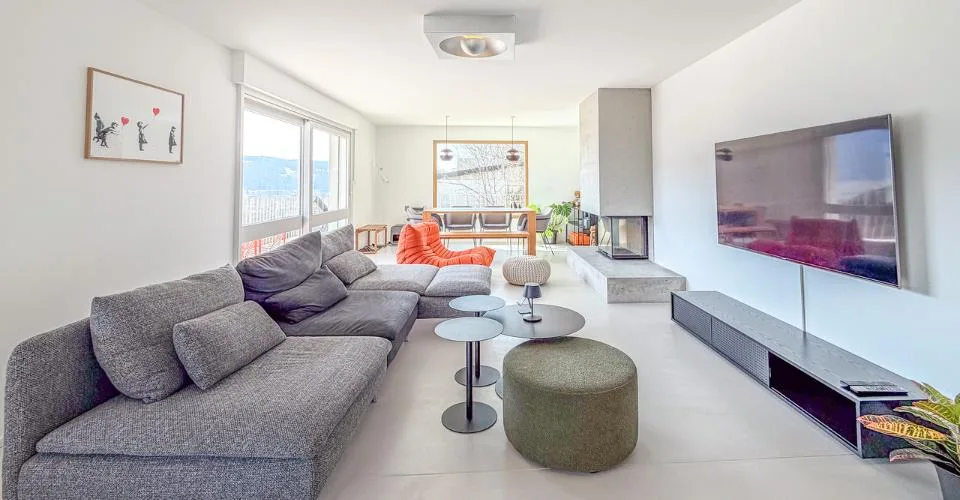 Splendide maison rénovée de 2 logements Vue dominante