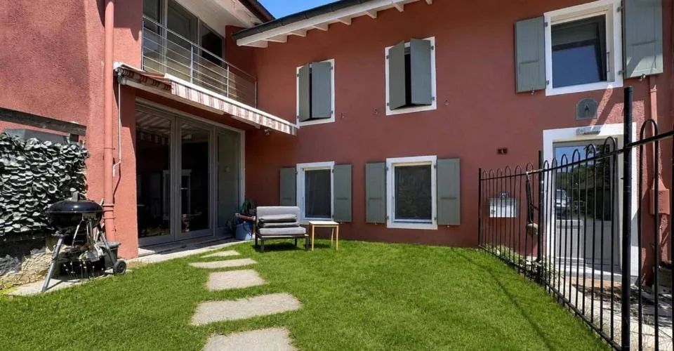Maison mitoyenne de 7.5 pièces avec jardin et jardin d'hiver
