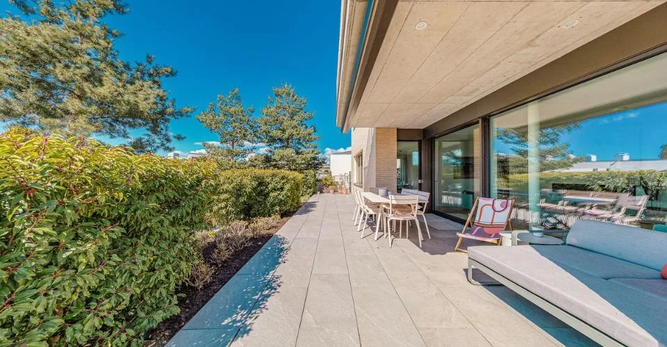 Appartement 7.5p de standing avec jardin & proche des rives