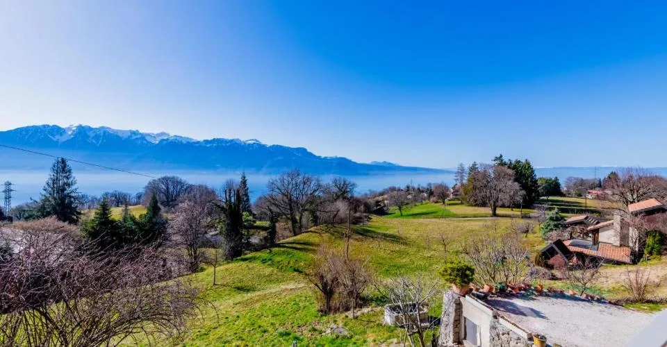 Maison de caractère rénovée avec vue panoramique sur le lac et les Alpes