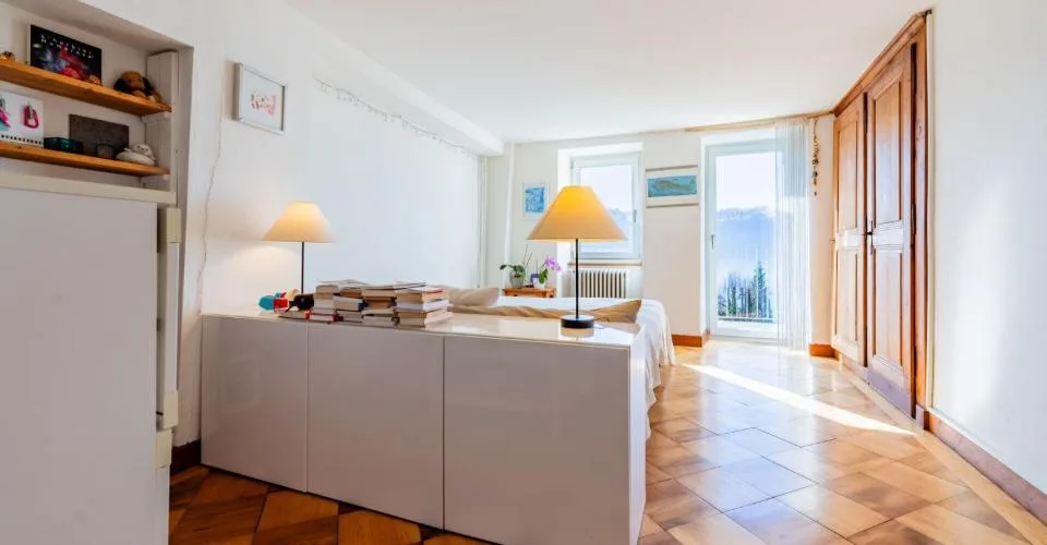 Maison de caractère rénovée avec vue panoramique sur le lac et les Alpes