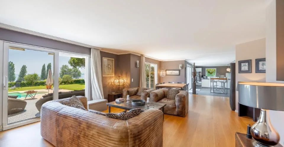 Somptueuse maison avec vue lac et piscine
