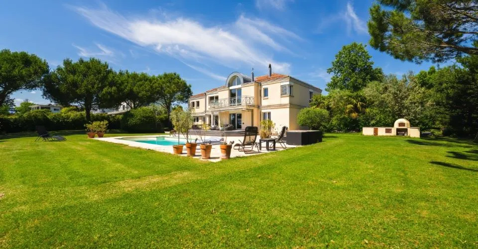 Somptueuse maison avec vue lac et piscine