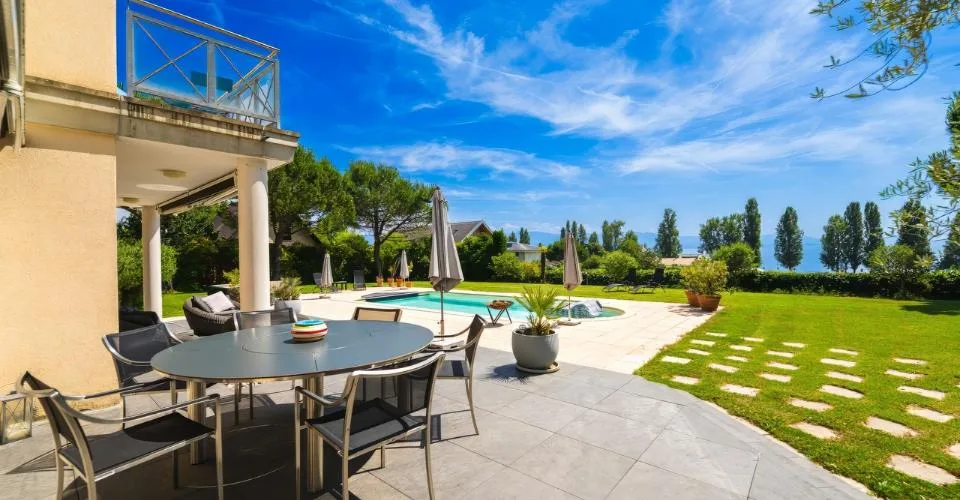 Somptueuse maison avec vue lac et piscine