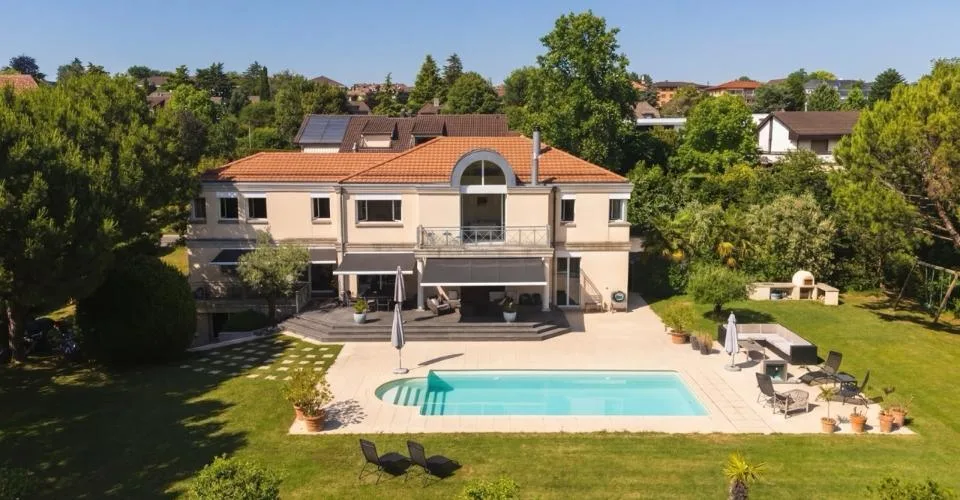 Somptueuse maison avec vue lac et piscine